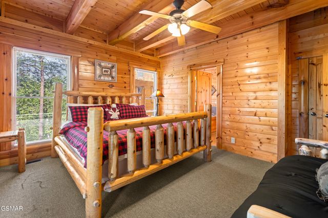 1009 Cricket Wood Way, Sevierville, TN 37862