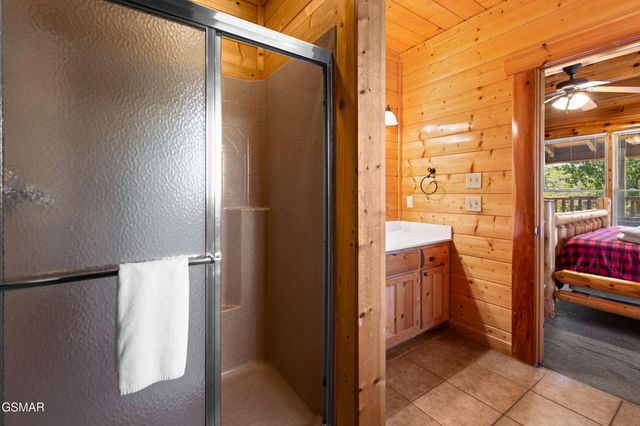 1009 Cricket Wood Way, Sevierville, TN 37862