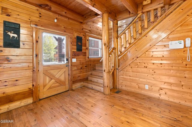 1009 Cricket Wood Way, Sevierville, TN 37862