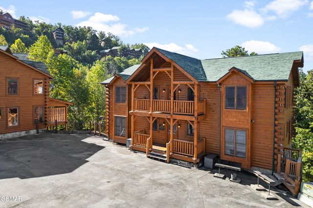 1009 Cricket Wood Way, Sevierville, TN 37862