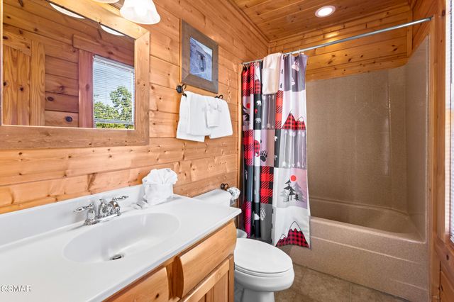 1009 Cricket Wood Way, Sevierville, TN 37862