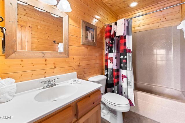 1009 Cricket Wood Way, Sevierville, TN 37862