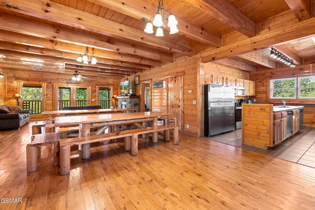 1009 Cricket Wood Way, Sevierville, TN 37862