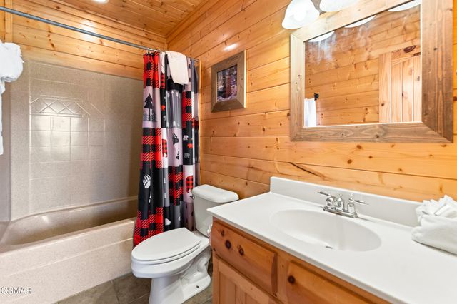 1009 Cricket Wood Way, Sevierville, TN 37862