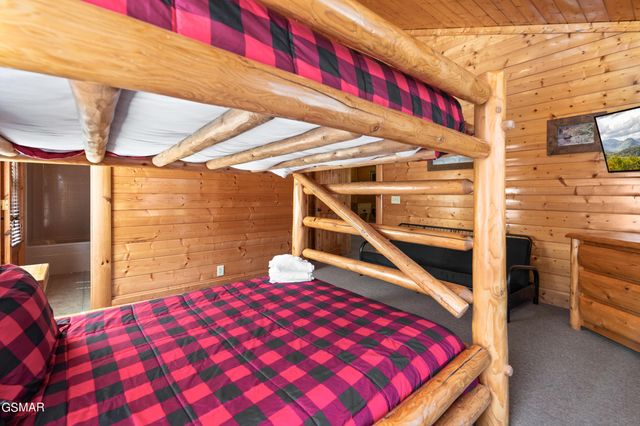 1009 Cricket Wood Way, Sevierville, TN 37862