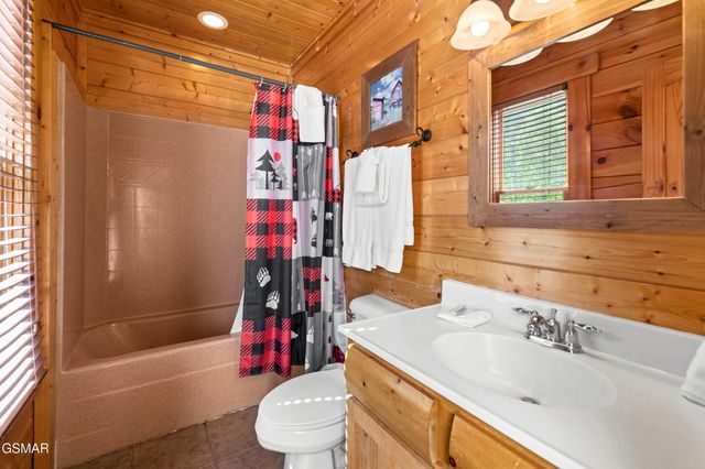 1009 Cricket Wood Way, Sevierville, TN 37862