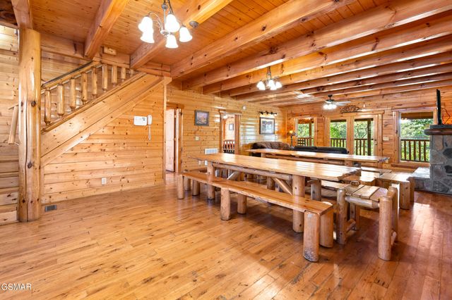 1009 Cricket Wood Way, Sevierville, TN 37862