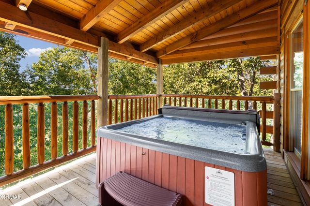 1009 Cricket Wood Way, Sevierville, TN 37862
