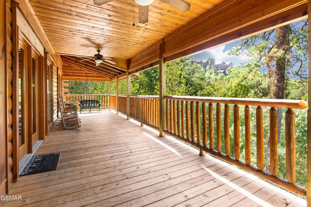 1009 Cricket Wood Way, Sevierville, TN 37862