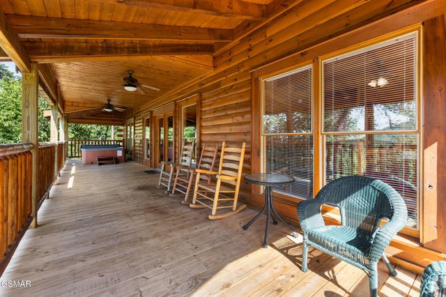 1009 Cricket Wood Way, Sevierville, TN 37862