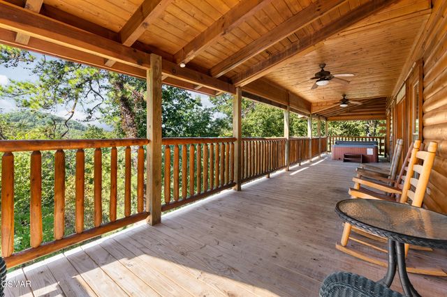 1009 Cricket Wood Way, Sevierville, TN 37862