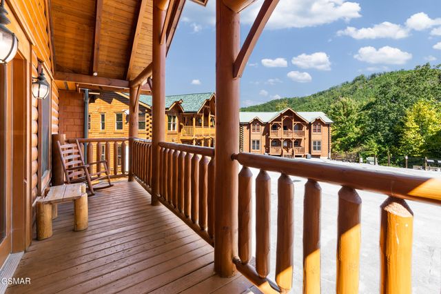 1009 Cricket Wood Way, Sevierville, TN 37862