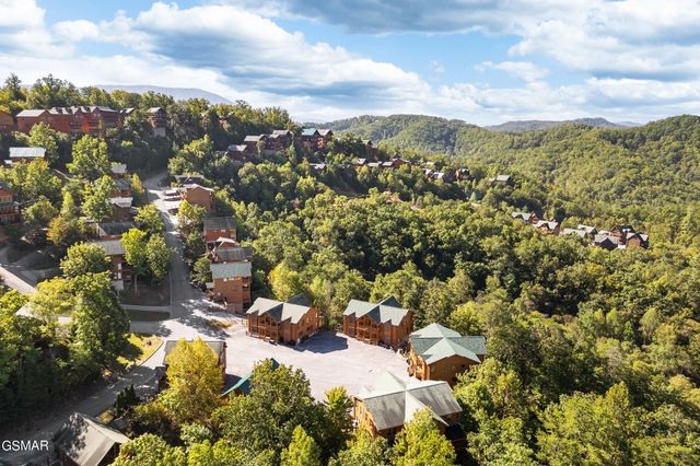1009 Cricket Wood Way, Sevierville, TN 37862