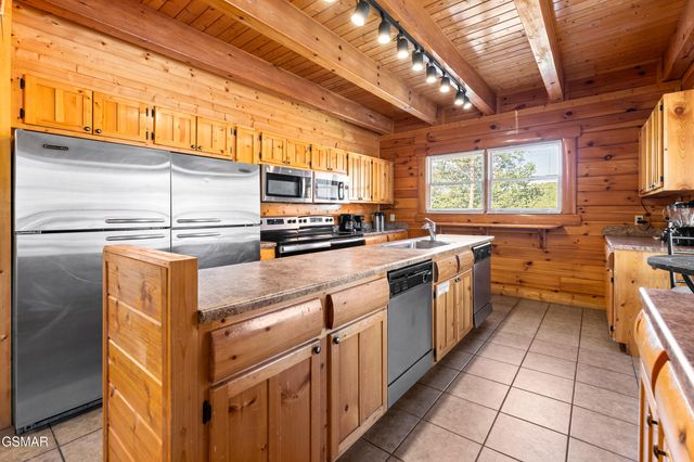 1009 Cricket Wood Way, Sevierville, TN 37862