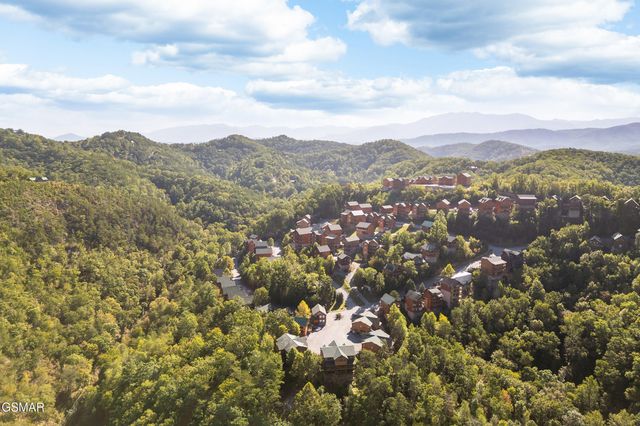 1009 Cricket Wood Way, Sevierville, TN 37862