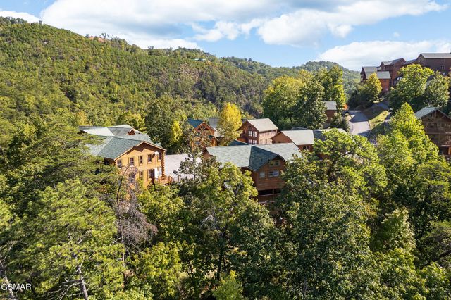 1009 Cricket Wood Way, Sevierville, TN 37862