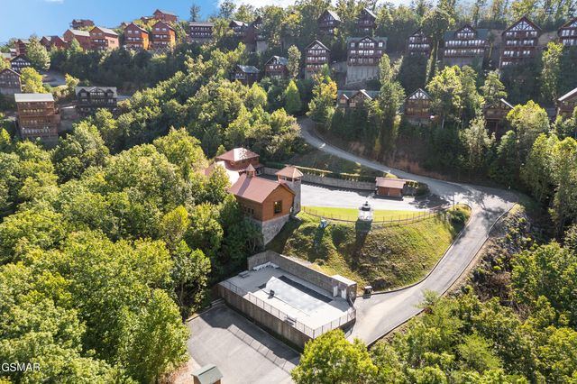 1009 Cricket Wood Way, Sevierville, TN 37862