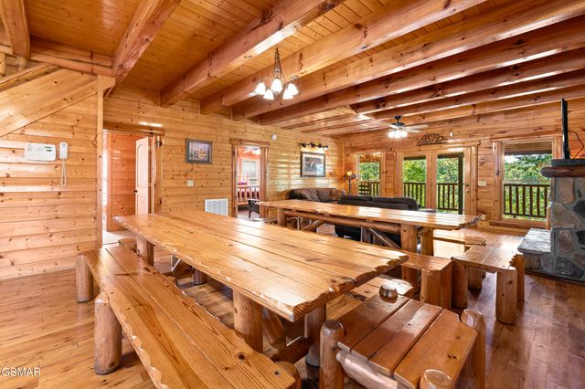 1009 Cricket Wood Way, Sevierville, TN 37862