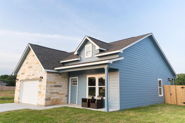 304 String Prairie WAY, Smithville, TX 78957
