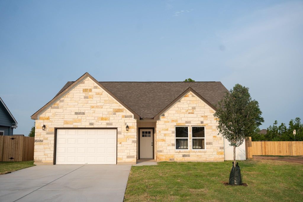 304 String Prairie WAY, Smithville, TX 78957