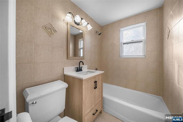 372 Lawton Avenue A, Cliffside Park, NJ 07010