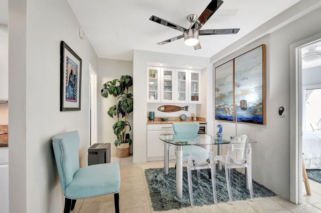 Image 12 of property listing at 3030 S Ocean Boulevard 328, Palm Beach, FL 33480