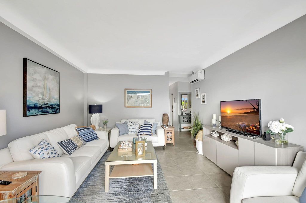 Image 18 of property listing at 3030 S Ocean Boulevard 328, Palm Beach, FL 33480