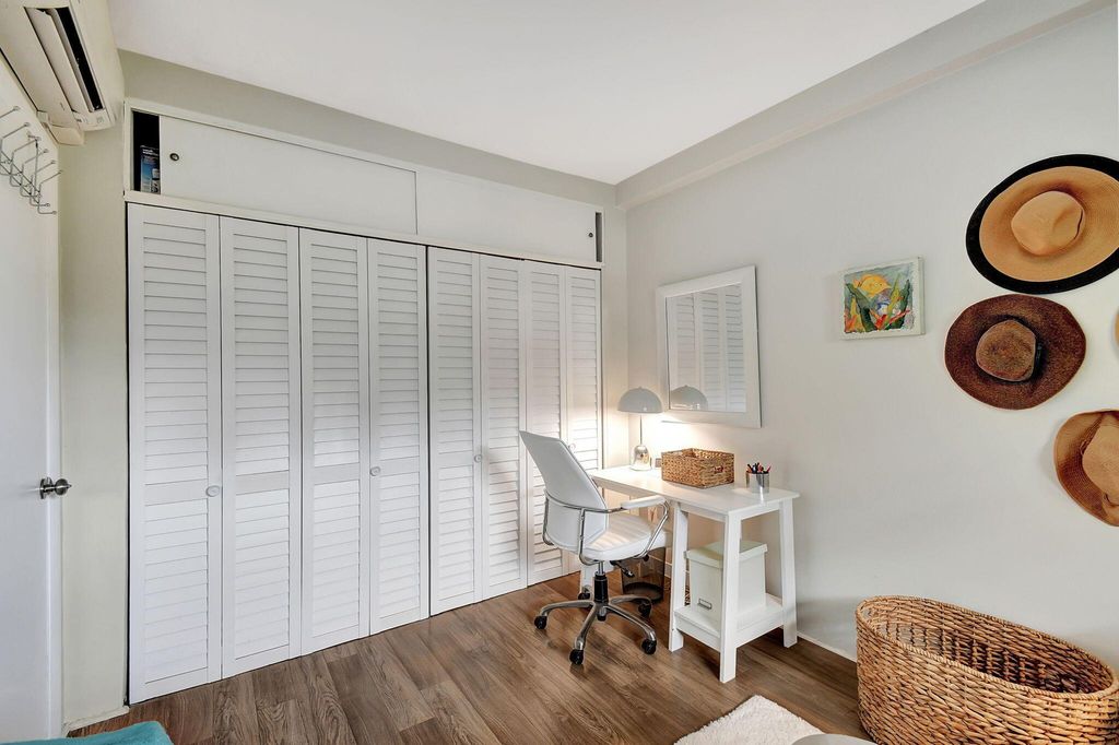 Image 24 of property listing at 3030 S Ocean Boulevard 328, Palm Beach, FL 33480