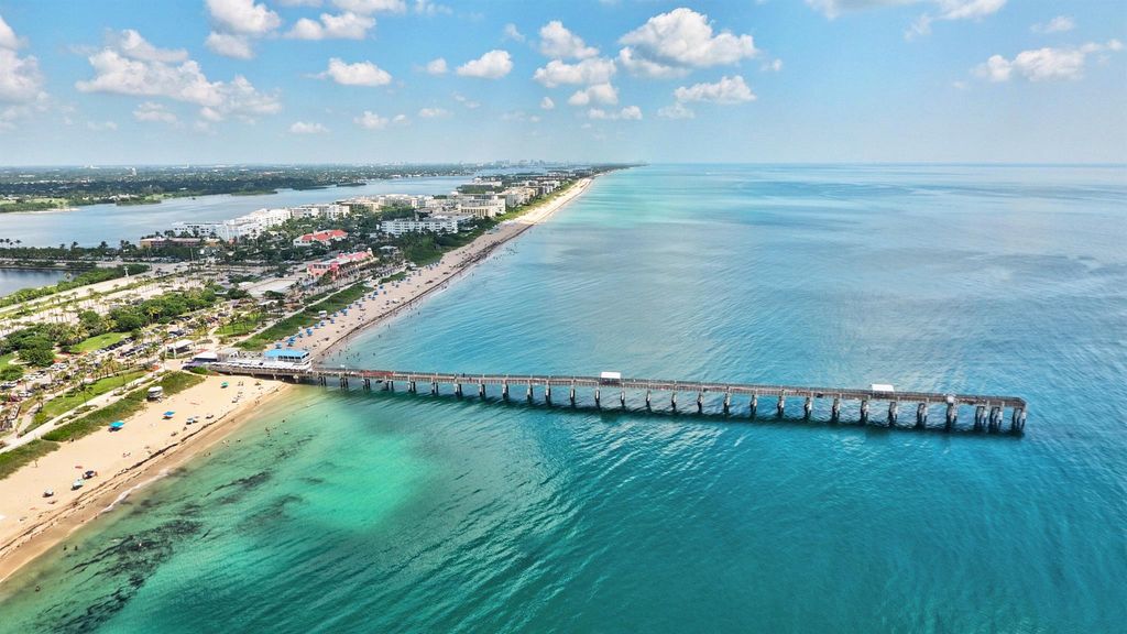 Image 3 of property listing at 3030 S Ocean Boulevard 328, Palm Beach, FL 33480