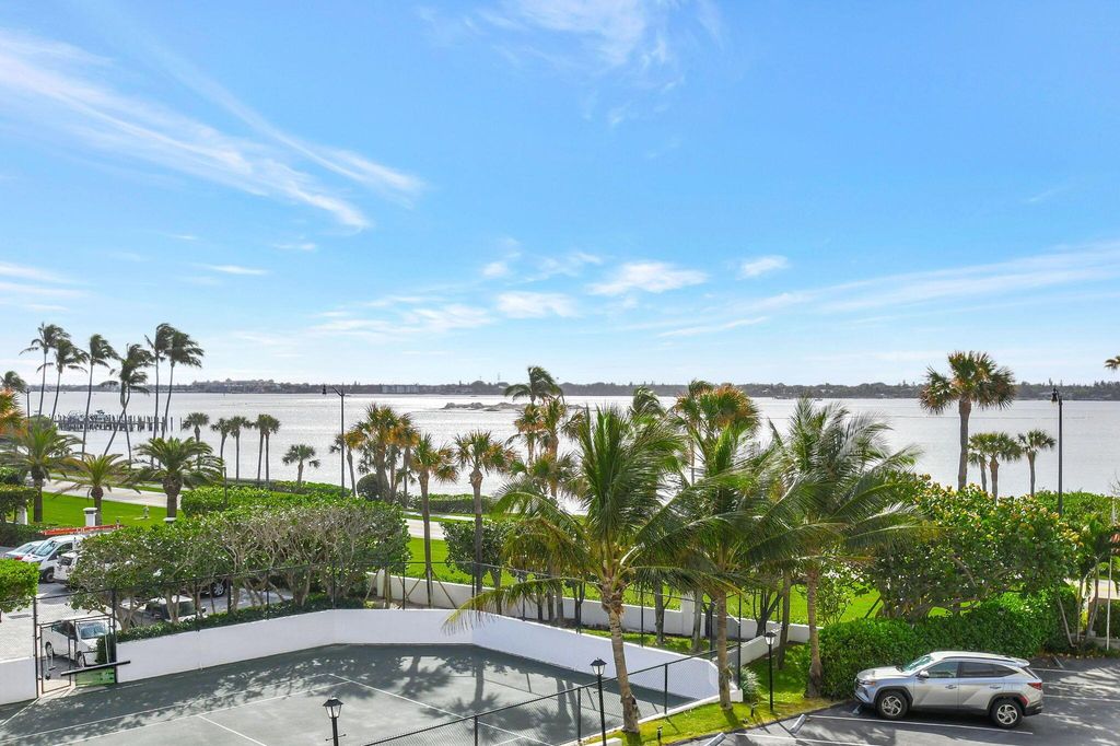 Image 30 of property listing at 3030 S Ocean Boulevard 328, Palm Beach, FL 33480