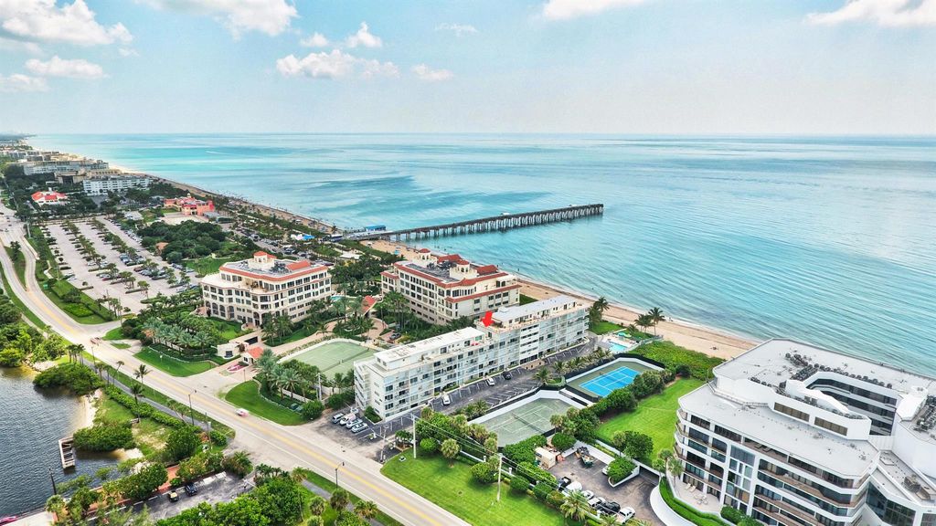 Image 4 of property listing at 3030 S Ocean Boulevard 328, Palm Beach, FL 33480
