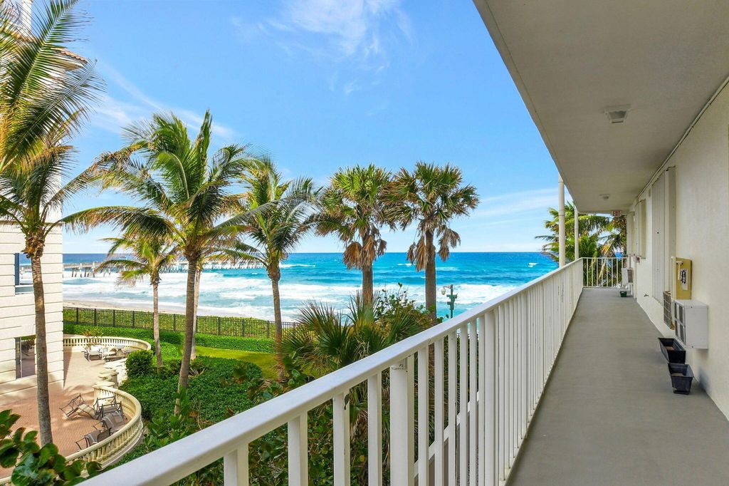 Image 6 of property listing at 3030 S Ocean Boulevard 328, Palm Beach, FL 33480