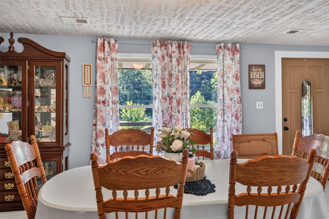 7045 White Oak Road, Junction City, KY 40440