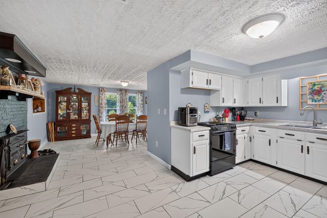 7045 White Oak Road, Junction City, KY 40440