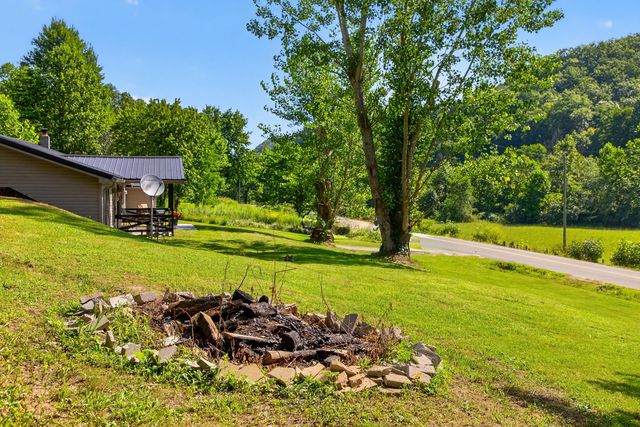 7045 White Oak Road, Junction City, KY 40440