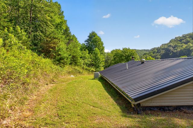 7045 White Oak Road, Junction City, KY 40440