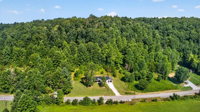 7045 White Oak Road, Junction City, KY 40440