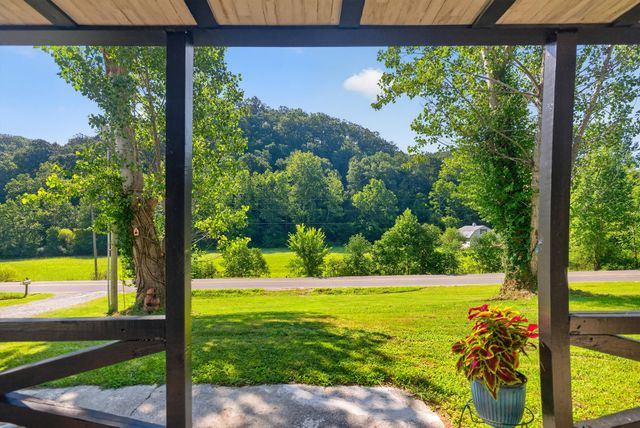 7045 White Oak Road, Junction City, KY 40440