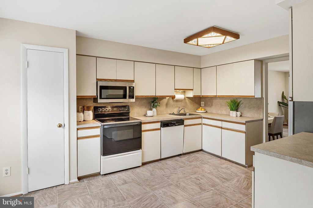 Image 6 of property listing at 7454 SEA CHANGE, Columbia, MD 21045