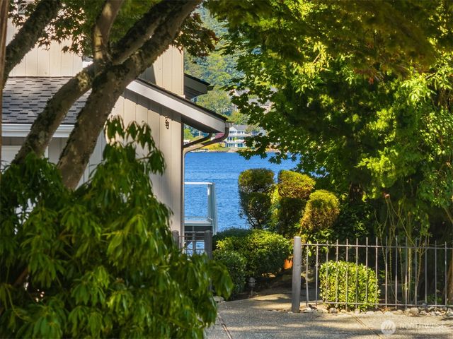 18855 SE 42nd Street, Issaquah, WA 98027