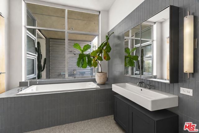 4080 Glencoe Avenue 214, Marina Del Rey, CA 90292