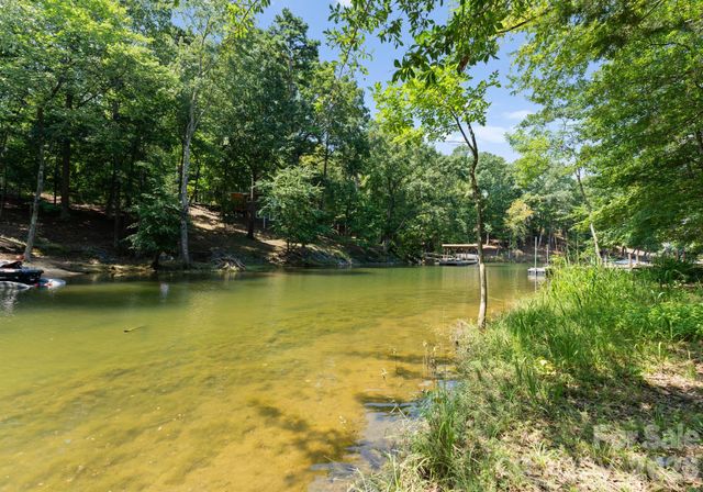 16515 Munson Hill Road, Charlotte, NC 28278