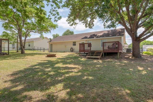 208 Petunia Dr, Taylor, AL 36301