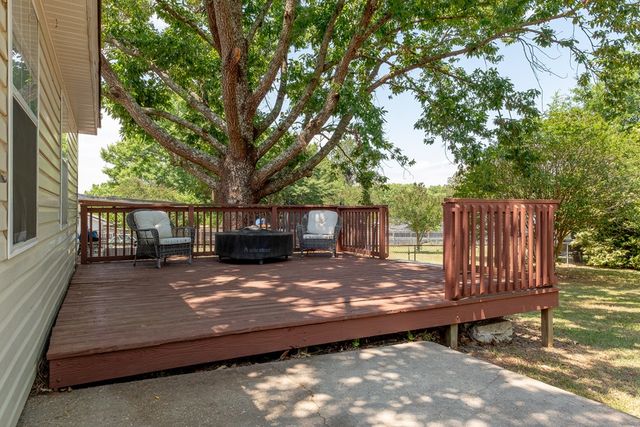 208 Petunia Dr, Taylor, AL 36301