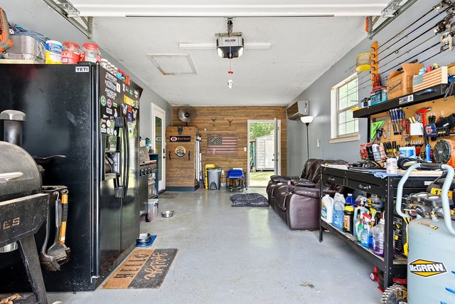 208 Petunia Dr, Taylor, AL 36301