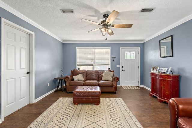 208 Petunia Dr, Taylor, AL 36301