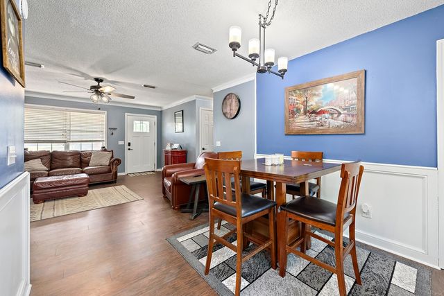 208 Petunia Dr, Taylor, AL 36301