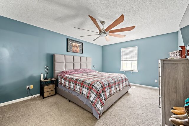 208 Petunia Dr, Taylor, AL 36301