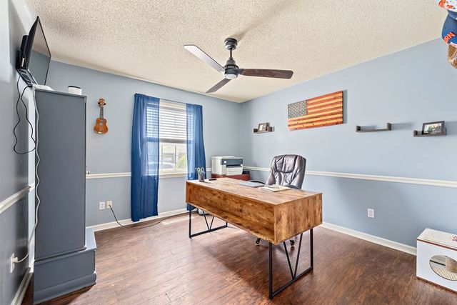 208 Petunia Dr, Taylor, AL 36301