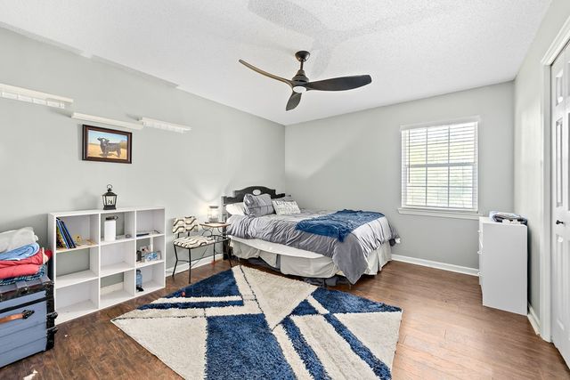 208 Petunia Dr, Taylor, AL 36301